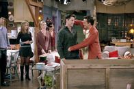 Friends – (v.l.n.r.) Ross Geller (David Schwimmer); Rachel Green (Jennifer Aniston); Phoebe Buffay (Lisa Kudrow); Monica Geller (Courteney Cox); Joey Tribbiani (Matt LeBlanc); Chandler Bing (Matthew Perry)