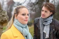 Sturm der Liebe – Joshua (Julian Schneider, r.) wirft Annabelle (Jenny Löffler, l.) vor, Valentina unnötg zu verunsichern.