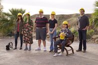 The Last Man on Earth – v.l.n.r.) Gail (Mary Steenburgen); Erica (Cleopatra Coleman); Todd (Mel Rodriguez); Melissa (January Jones); Carol (Kristen Schaal); Mike (Jason Sudeikis)