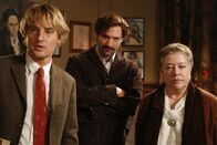 Midnight in Paris – Gil (Owen Wilson) trifft auf Ernest Hemingway (Corey Stoll) und Gertrude Stein (Kathy Bates)