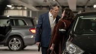 Kin – Eamon Cunningham (Ciarán Hinds) und Bridget 'Birdy' Goggins (Maria Doyle Kennedy)