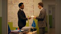 Parlament – Eamon (William Nadylan, l.) und Samy (Xavier Lacaille).