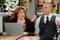 9JKL – Judy (Linda Lavin, l.); Nick (Matt Murray, r.)