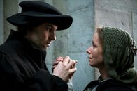 Zwingli - Der Reformator (3sat) – Verbotene Liebe: Max Simonischek als Zwingli, Sarah Sophia Meyer als Anna Reinhart