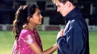 Kick it like Beckham – Jesminder "Jess" Bhamra (Parminder Nagra, li.) und Joe (Jonathan Rhys Meyers)