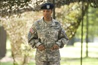 Major Movie Star – Sergeant Louisa Morleys (Vivica A. Fox) Vorstellung nach besteht man die Ausbildung nur dann, wenn man im wahrsten Sinne des Wortes Blut und Wasser schwitzt - und dafür wird sie auch sorgen ...