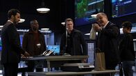 The Blacklist – L-R: Aram Mojtabai (Amir Arison), Dembe Zuma (Hisham Tawfiq), Donald Ressler (Diego Klattenhoff) und Raymond 'Red' Reddington (James Spader)