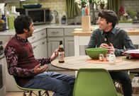 The Big Bang Theory – L-R: Rajesh Koothrappali (Kunal Nayyar), Howard Wolowitz (Simon Helberg).