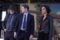 Gotham – (v.l.n.r.) Harvey Bullock (Donal Logue); James Gordon (Ben McKenzie); Harper (Kelcy Griffin)