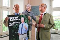 Die Rosenheim-Cops – Will jemand die Wiederwahl von Bürgermeister Leitner (Herbert Trattnigg, l.) gewaltsam verhindern? Ein starkes Motiv für Polizeichef Achtziger (Alexander Duda, r.).