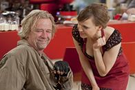 Danni Lowinski – Machen es Danni, nicht immer leicht: Kurt (Axel Siefer, l.) und Bea (Nadja Becker, r.) ...