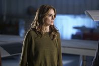 Castle – Bracken, der Senator, der für den Mord an ihrer Mutter verantwortlich ist, sitzt hinter Gittern. Doch für Beckett (Stana Katic) ist der Fall noch lange nicht zu Ende ...