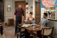 How I Met Your Father – (v.l.n.r.) Charlie (Tom Ainsley); Hannah (Ashley Reyes); Sid (Suraj Sharma)