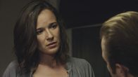 Hawaii Five-0 – Danny erfährt, dass seine Ex-Frau Rachel (Claire Van Der Boom) und ihr Mann Stan sich scheiden lassen. Da er nicht möchte, dass die heile Familie seiner Kinder zerbricht, will er sich einmischen. Doch ist das wirklich eine gute Idee?