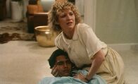 Delta Force 2 - The Colombian Connection – Aus Rache tötet Ramon Bobbys Frau Rita (Ruth de Sosa) und einen Jungen. . Delta Force 2 - The Colombian Connection