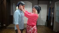 Rote Rosen – Sandra (Theresa Hübchen, r.) und Mathias (Makke Schneider, l.) haben ihren Magic Moment.