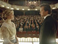 The Illusionist – Obwohl seine Jugendliebe (Jessica Biel, l.) inzwischen standesgemäß mit Kronprinz Leopold verlobt wurde, unternimmt Zauberer Eisenheim (Edward Norton, r.) alle Anstrengungen, die Frau seines Herzens doch noch zu erobern. Auch wenn das bedeutet, dass er seine magischen Kräfte einsetzen muss ...