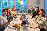 Mini Chuchi, dini Chuchi – Mini Chuchi, dini Chuchi Öppis usem Garte Folge 1 Vlnr: Die Teilnehmerinnen Laura, Monika, Fekrije, Pia, Andrina und Francesca 2024 Copyright: SRF