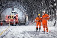 Mona mittendrin – Mona Vetsch mit Mineur Robin Lora in der Störzone vier Kilometer im Berg