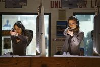 Castle – L-R: Zhang (Linda Park) und Kate (Stana Katic)