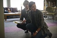 Navy CIS: L.A. – Das Team um Kensi (Daniela Ruah, r.) und Deeks (Eric Christian Olsen, l.) sucht einen ehemaligen Marinesoldaten und Sniper, der aus dem Veteranenkrankenhaus geflohen ist, als seine Verbindung zu einer extremistischen Gruppe entdeckt wurde ...
