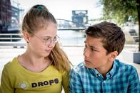 Die Pfefferkörner – Zwischen Pinja (Sina Michel, li.) und Ramin (Jann Piet, re.) läuft im Moment so einiges schief...