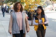 The Equalizer – Robyn McCall (Queen Latifah, l.) und Delilah (Laya DeLeon Hayes)