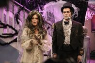 Modern Family – Claire Dunphy (Julie Bowen), Phil Dunphy (Ty Burrell)