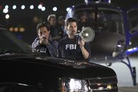 Criminal Minds – Wollen unbedingt einen Fall lösen: Hotch (Thomas Gibson, r.) und Rossi (Joe Mantegna, l.) ...