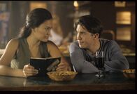 Relic Hunter - Die Schatzjägerin – L-R: Nigel Bailey (Christen Anholt), Sydney Fox (Tia Carrere).