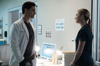 Atlanta Medical – L-R: Jude Silva (Warren Christie), Nicolette Nevin (Emily VanCamp)