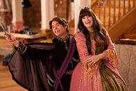 Verwünscht nochmal – L-R: Prinz Edward (James Marsden) und Nancy Tremaine (Idina Menzel)