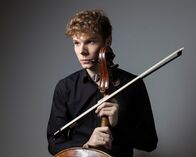 Solidaritätskonzert für die Ukraine – Solist des Solidaritätskonzerts ist der junge französische Cellist Bruno Philippe.