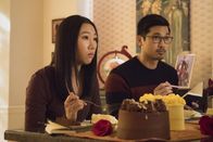 Kung Fu – Nicky Shen (Olivia Liang, l.); Ryan Shen (Jon Prasida, r.)