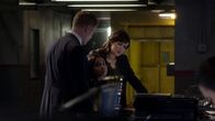 The Blacklist – L-R: Donald Ressler (Diego Klattenhoff), Meera Malik (Parminder Nagra) und Elizabeth Keen (Megan Boone)