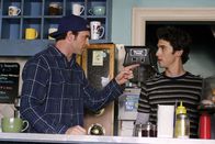 Gilmore Girls – (v.li.) Scott Patterson (Luke Danes), Milo Ventimiglia (Jess Mariano).