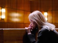 Suspect – Susannah (Anne-Marie Duff) muss sich von ihrer Tochter verabschieden.
