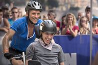 Mit ganzer Kraft – Hochmotiviert absolvieren Julien (Fabien Héraud, vorn) und sein Vater Paul (Jacques Gamblin) die 180 Kilometer lange Radstrecke des Ironman in Nizza.