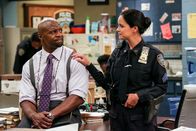 Brooklyn Nine-Nine – Terry Jeffords (Terry Crews, l.); Amy Santiago (Melissa Fumero, r.)