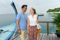Das Traumschiff – Marie (Denise Zich) und Sönke (Andreas Elsholz) kommen sich näher.