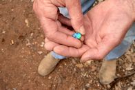 Outback Opal Hunters - Edelsteinjagd in Australien – Opal in hand.