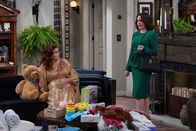 Will & Grace – Grace Adler (Debra Messing, l.); Karen Walker (Megan Mullally, r.)