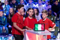 1, 2 oder 3 – Das rote Team aus Latsch/Italien freut sich auf die Aufnahme.
