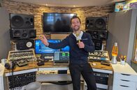 Ausgerechnet – „Mein Herz schlägt Ruhrgebiet“ – Daniel Aßmann macht in „Ausgerechnet – Schlager“ den Selbsttest: Wie schwer ist es, Schlagersänger zu werden?