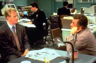 Columbo – Irving Krutch (Ed Begley jr., l.); Columbo (Peter Falk, r.)