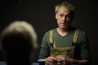 Kommissar van der Valk – Django (Marcel Hensema) weiß mehr als er sagt.