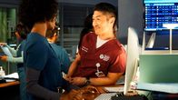 Chicago Med – Gute Laune: Yaya DaCosta als April Sexton, Brian Tee als Dr. Ethan Choi