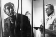 Polizeiruf 110 – Oberleutnant Hübner (Jürgen Frohriep, li.) und ein Kriminaltechniker (Karl-Heinz Kaiser).