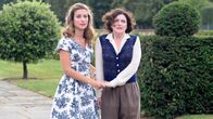 Agatha Christies Marple – Virginia (Charlotte Salt, l), Bundle (Dervla Kirwan, r)