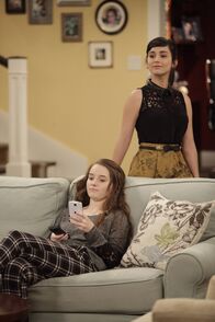 Last Man Standing – (v.li.) Kaitlyn Dever (Eve Baxter), Molly Ephraim (Mandy Baxter).